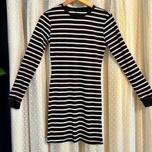 F21 long sleeve body con style dress